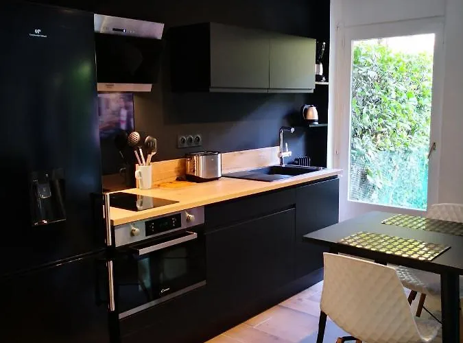 Moderne,parking,piscine,tennis,terrasse. *